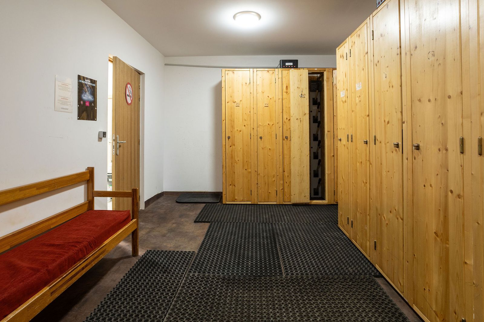 Ski locker